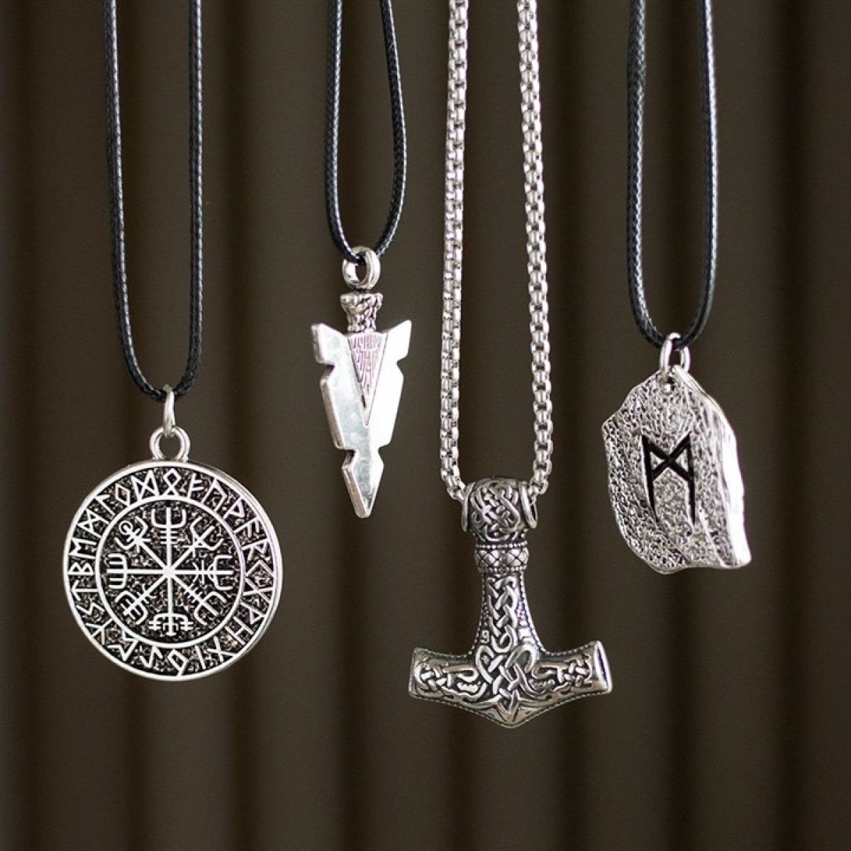Collier viking cordon Rune de transformation