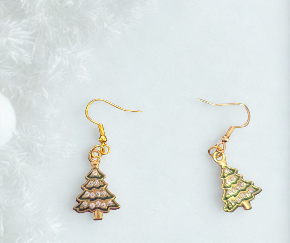 Sparkling Christmas Tree Earrings – Green Enamel & Rhinestones 🎄✨