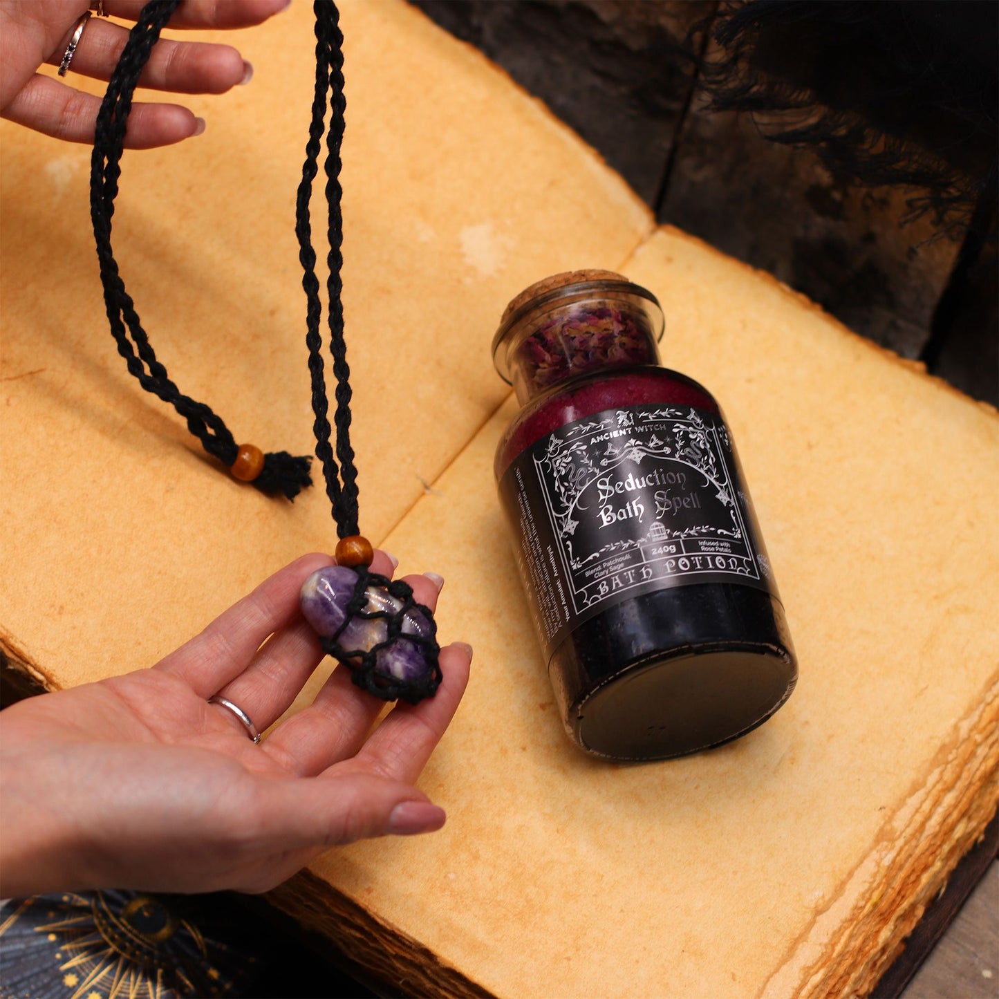 🕯️ Ancient Witch Bath Spell Potion & Amethyst Crystal Amulet – Seduction 💜