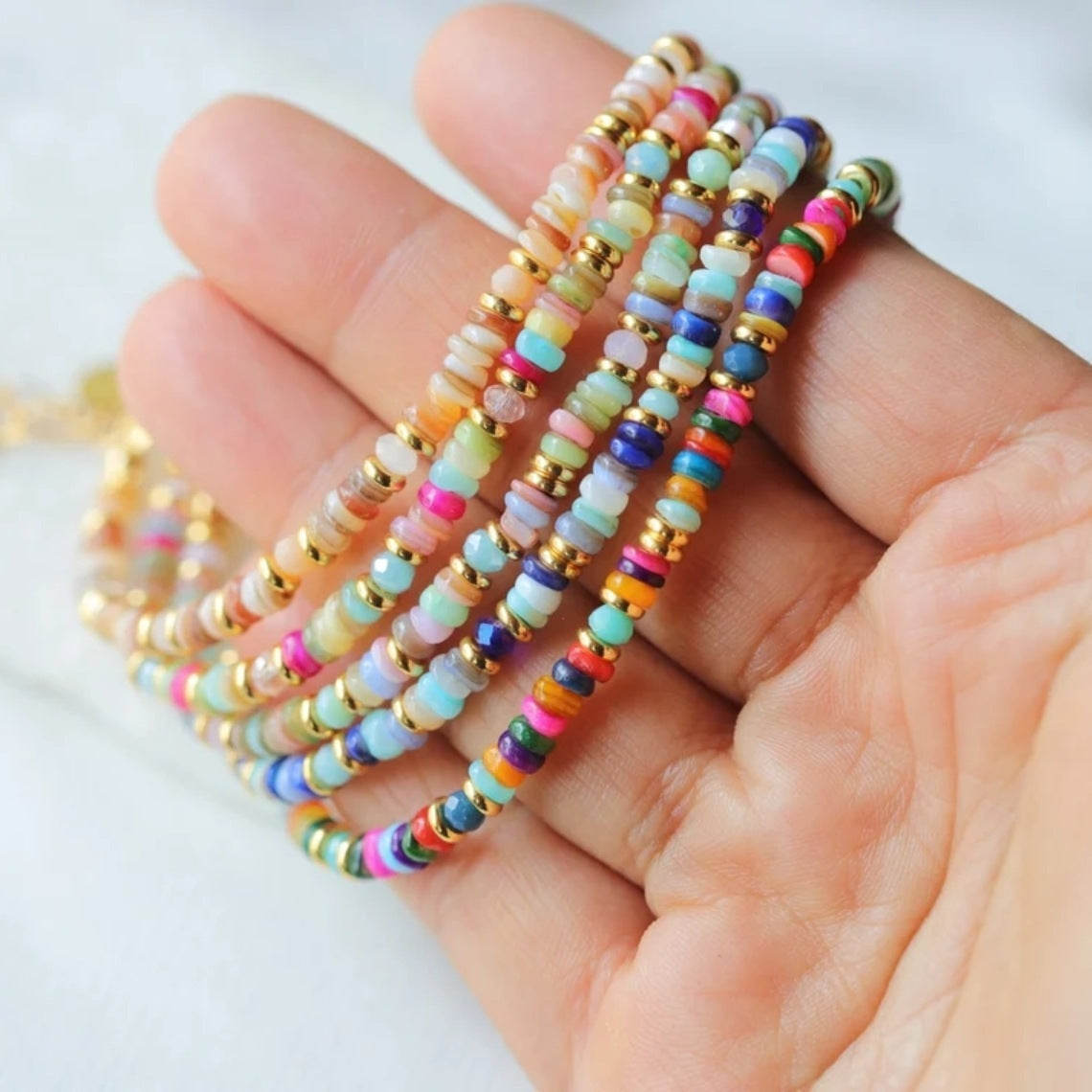 Pulsera de Conchas Naturales Coloridas Tejidas a Mano con Cuentas para Mujer | Joyería Retro Boho de Verano