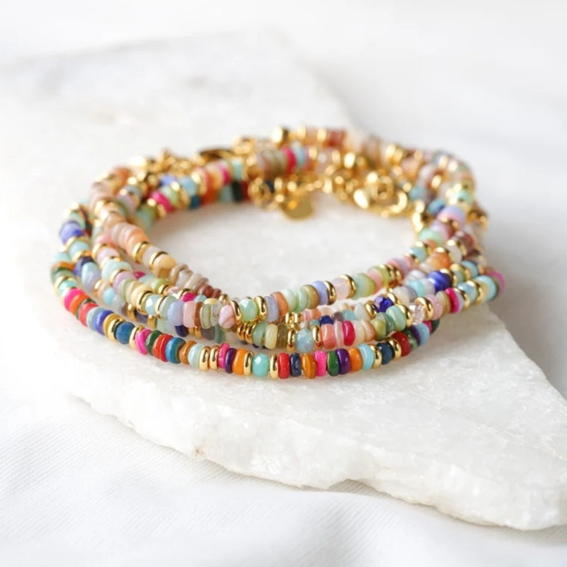 Pulsera de Conchas Naturales Coloridas Tejidas a Mano con Cuentas para Mujer | Joyería Retro Boho de Verano