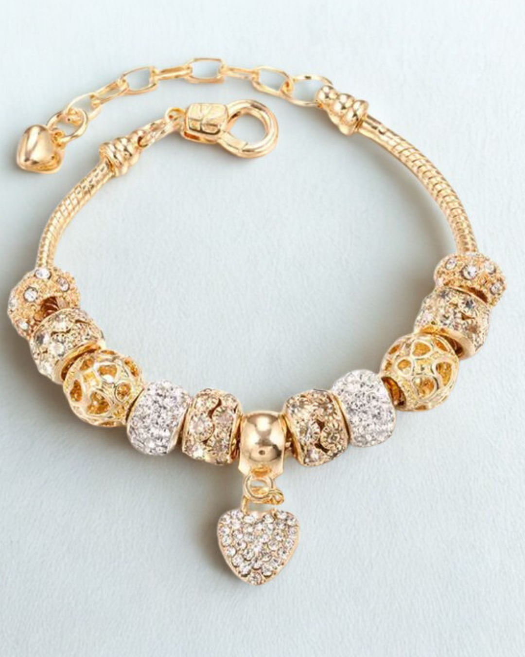 Bracelet à breloques européen doré scintillant avec perles en cristal pavé et breloque pendante en forme de cœur
