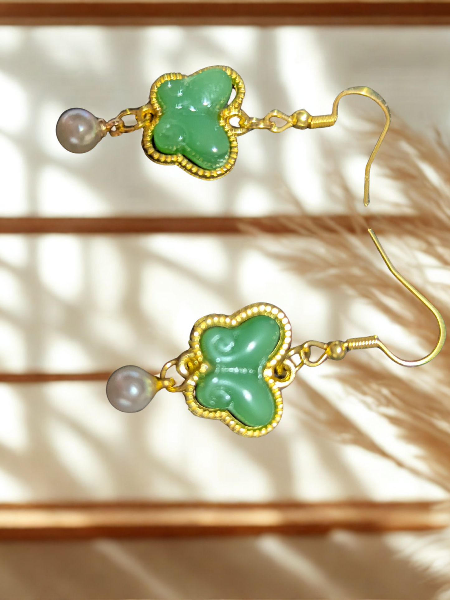 Pendientes colgantes de perlas mariposa verde