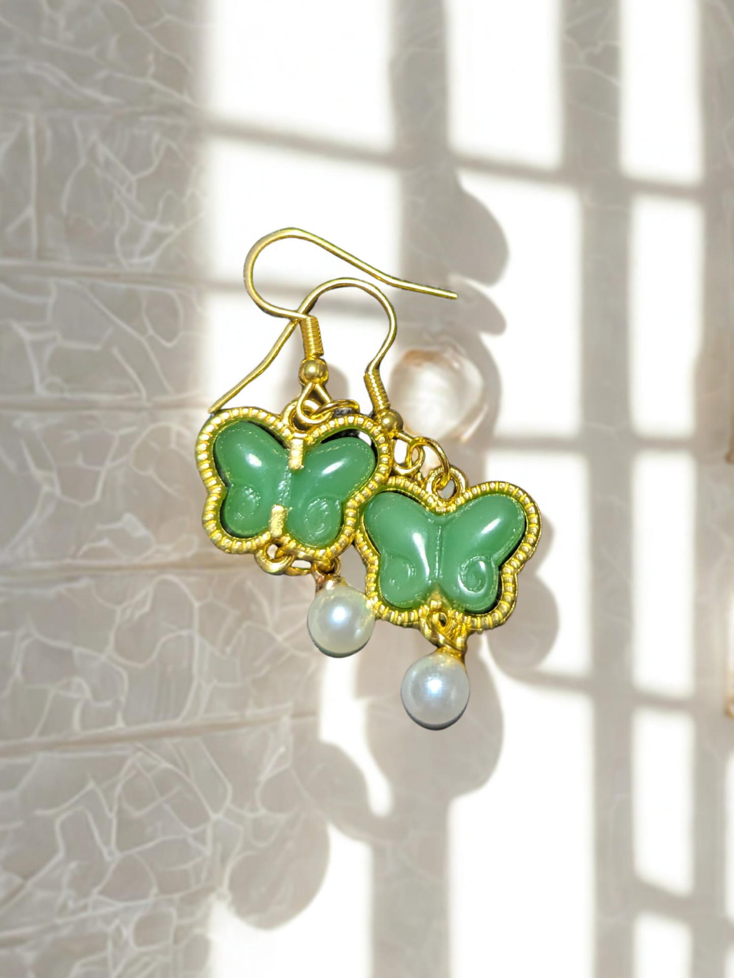 Pendientes colgantes de perlas mariposa verde