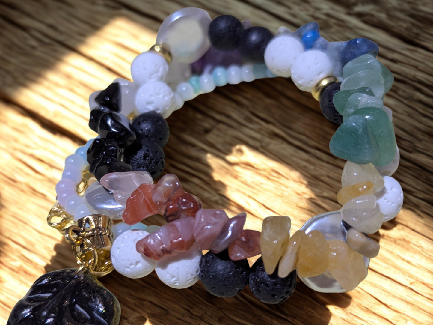 Set de pulseras elásticas bohemias hechas a mano – Conjunto de 3 piezas de cuentas multicolores con dije