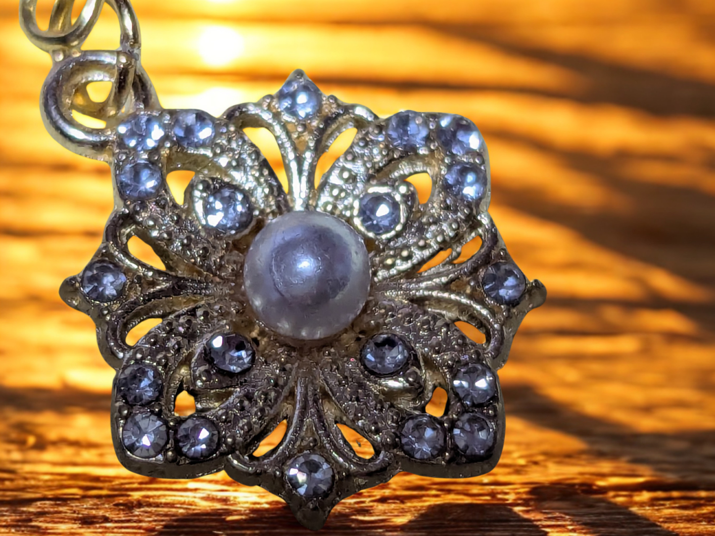 Pendientes colgantes estilo vintage con pedrería y perlas de imitación