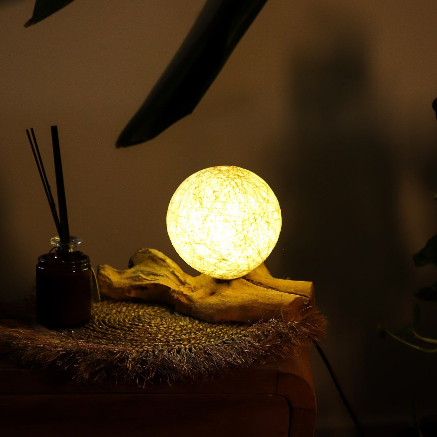 DriftGlow™ Cotton Wrap Cream Driftwood Lamp – Warm Ambient Light for Cosy, Modern Homes 🌙