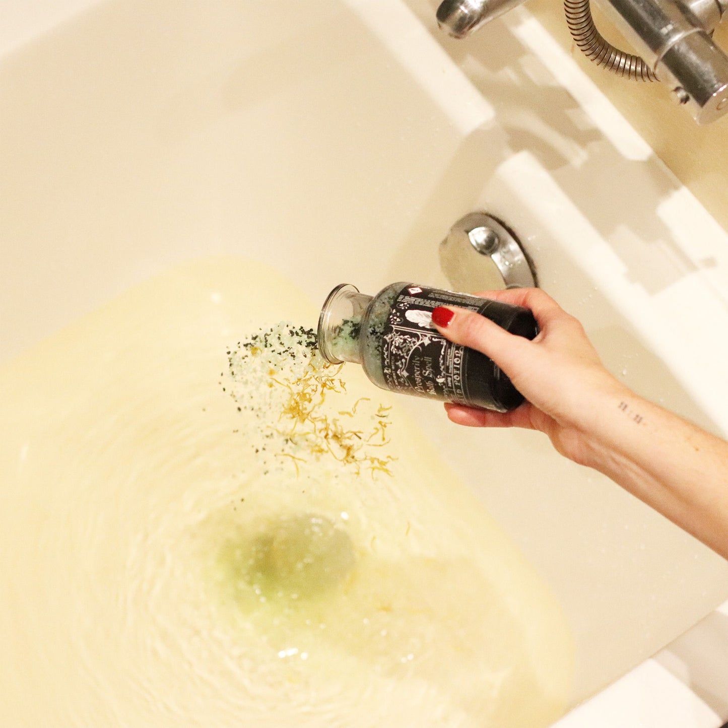 🌿 Ancient Witch Bath Spell Potion & Aventurine Crystal Amulet – Prosperity Ritual Potion 🍊✨