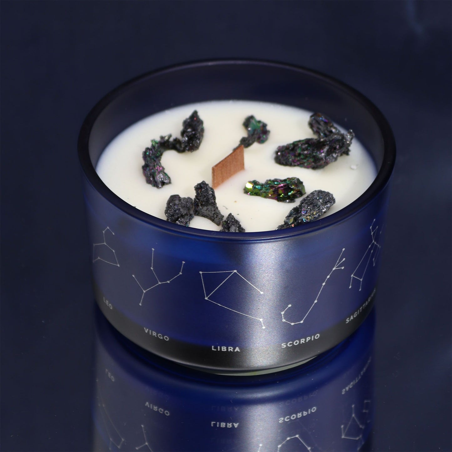 Bougie en Cristal du Zodiaque Taureau avec Bracelet en Pierres Précieuses – Coffret Cadeau Émeraude Forestière & Patchouli