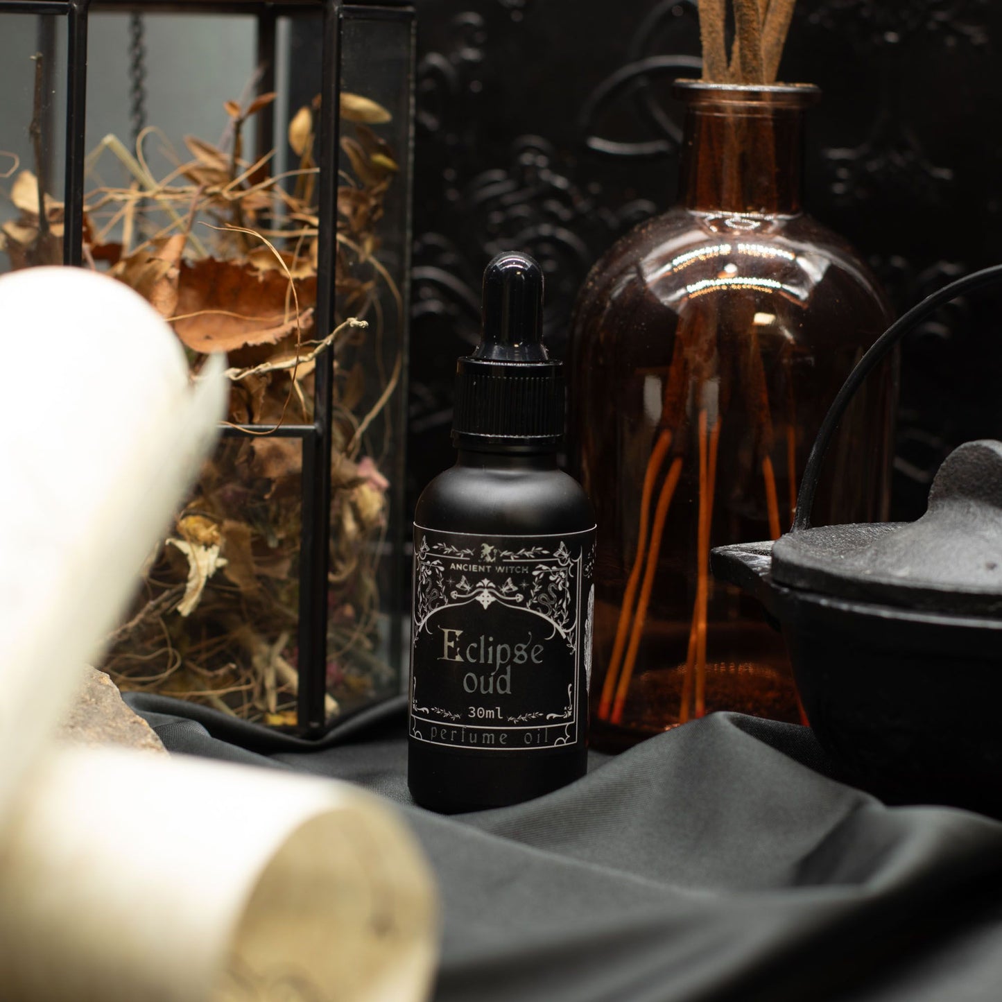 Eclipse Oud Perfume Oil | Smoky Oud, Rose & Amber Luxury Fragrance Oil