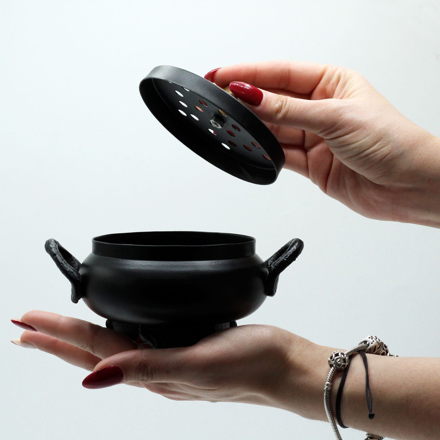 🔮 Cast-Iron Cauldron Incense Burner – Mystical, Durable & Perfect for Rituals 🔥