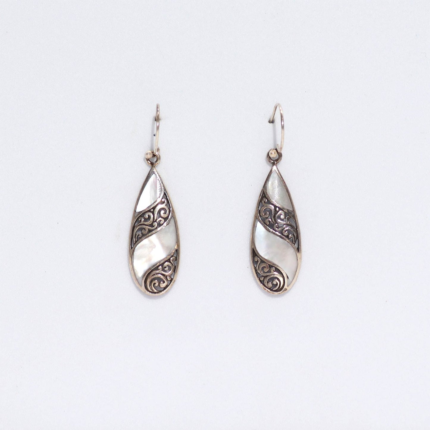 Shell & Silver Earrings – Teardrop – Mother of Pearl 🐚