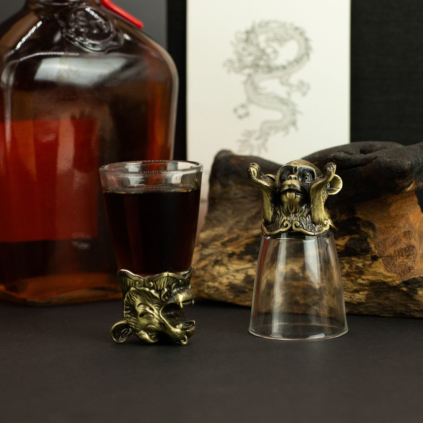 Ensemble de 12 verres à shot du zodiaque chinois – Verres de 25 ml avec base en métal de style antique et coffret cadeau