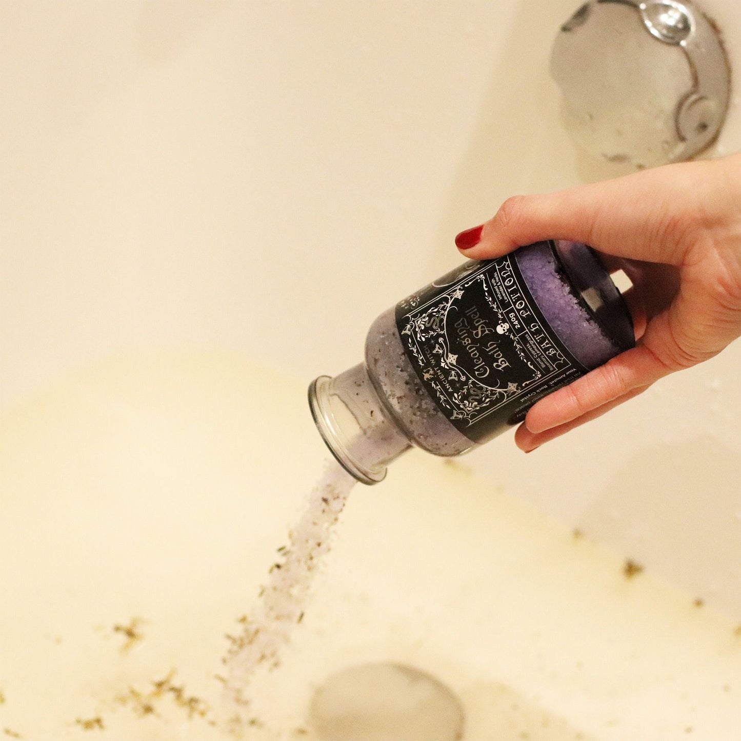 🌙 Ancient Witch Cleansing Bath Spell Potion & Rock Crystal Amulet – Purify, Renew & Rebalance ✨
