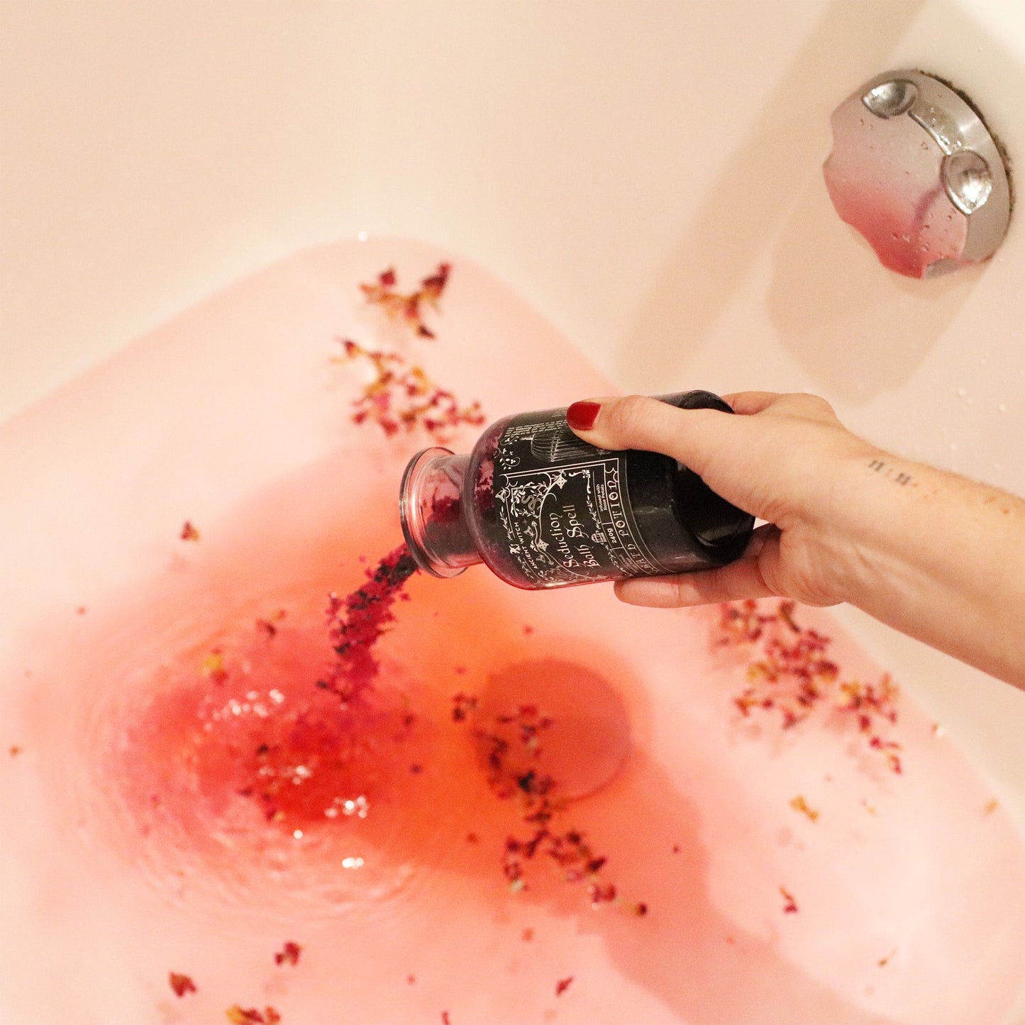 🕯️ Ancient Witch Bath Spell Potion & Amethyst Crystal Amulet – Seduction 💜