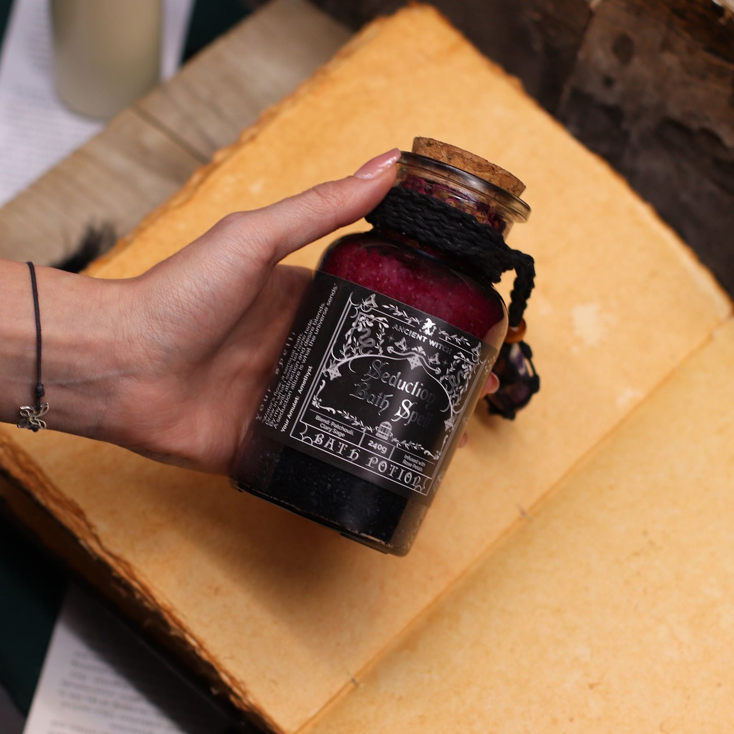 🕯️ Ancient Witch Bath Spell Potion & Amethyst Crystal Amulet – Seduction 💜