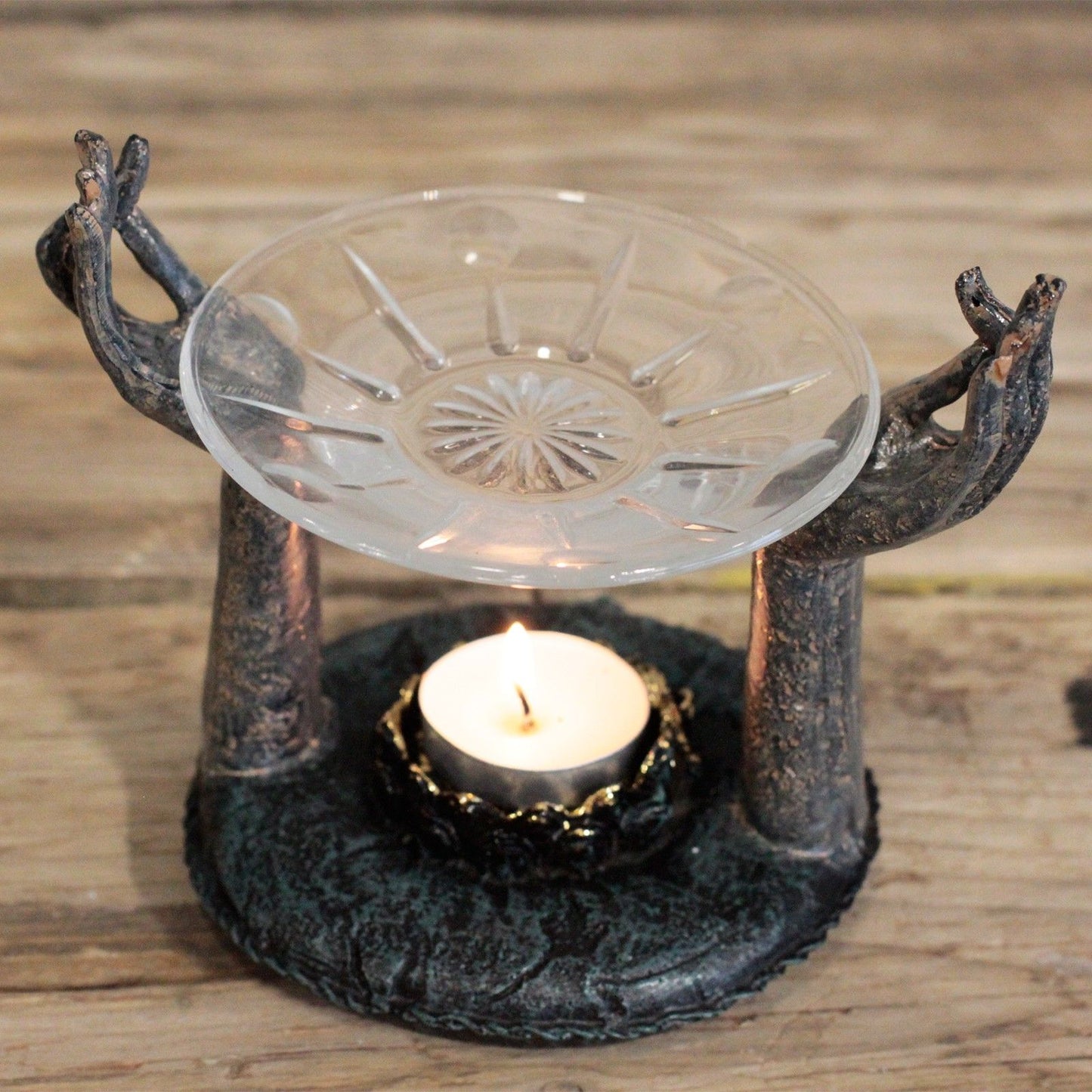 Antique Buddha ‘Om Hands’ Oil Burner – Zen Home Fragrance for Calm Spaces 🕯️🧘‍♂️